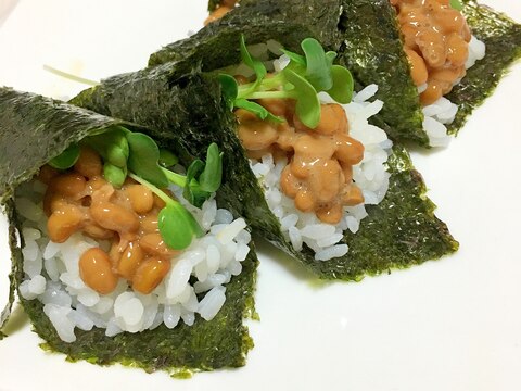 残った酢飯で！納豆とカイワレ大根の手巻き寿司♡